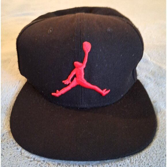 JORDAN Jumpman Black Snapback Hat Red Embroidered Logo Adjustable Basketball Cap - Picture 1 of 5